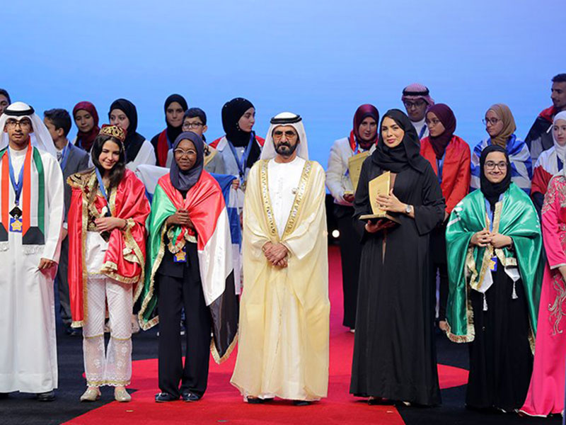 الشيخ محمد بن راشد يتوج بطلة "تحدي القراءة العربي" في لحظة مؤثرة تشعل مواقع التواصل